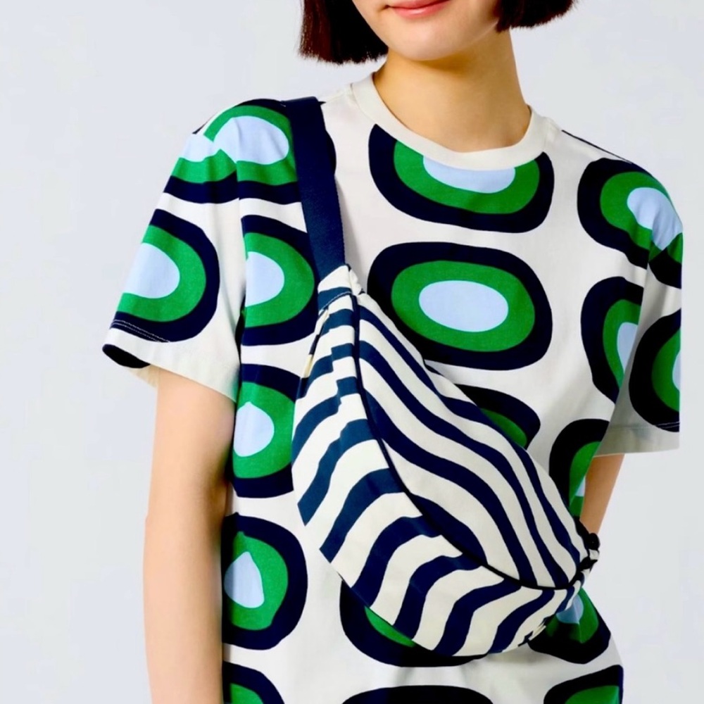 New Marimekko x Uniqlo Blue and White Wave Pattern dumpling bag